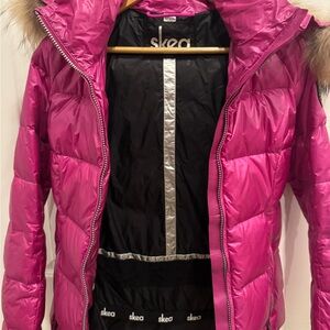 Women's Vibrant Pink Puffer Jacket